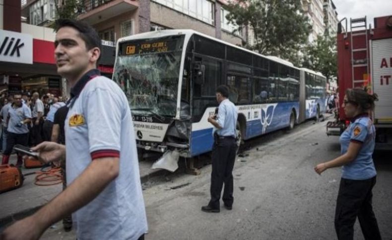 Facia! Belediye otobüsü durağa daldı: 12 ölü, 13 yaralı